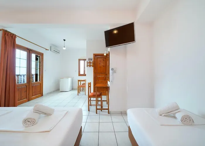 考姆尼诺斯旅馆 *